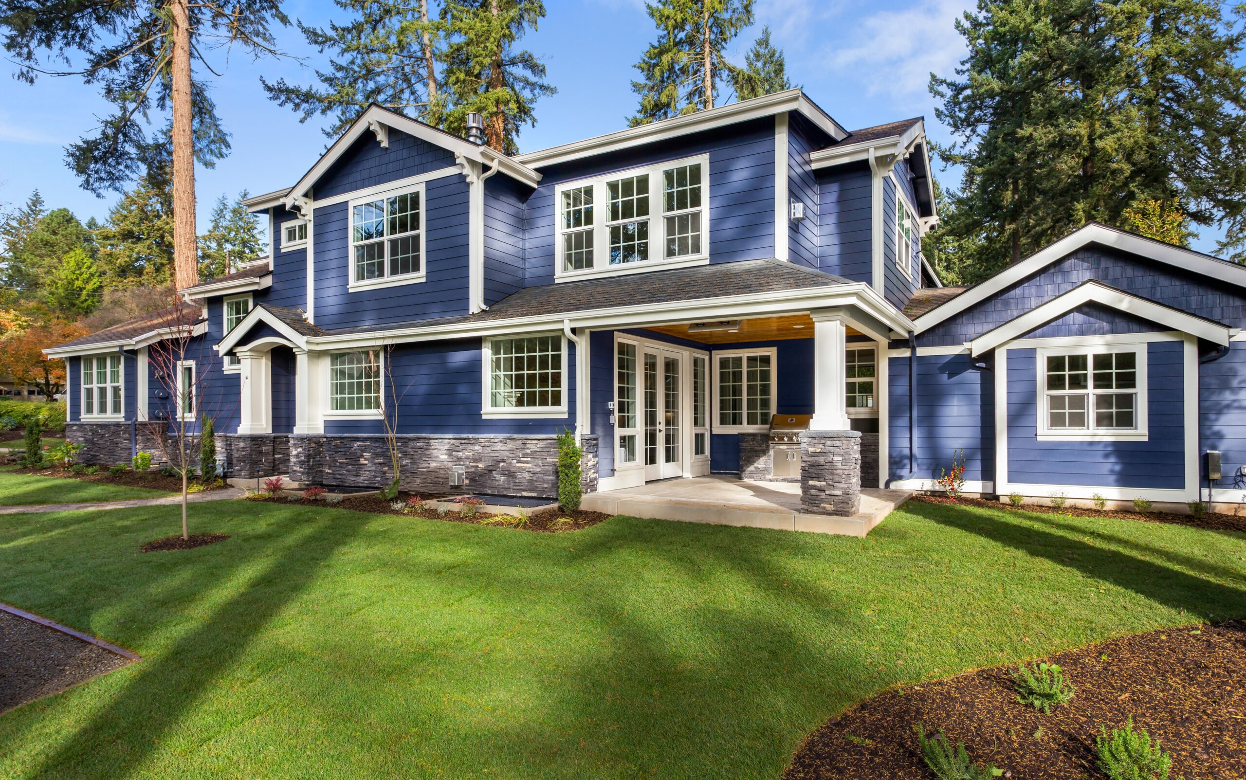 Energy‑efficient vinyl replacement windows in a Peabody, MA home, blocking drafts