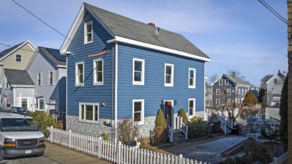 Vinyl siding installation in Salem MA, Essex County, by Coastal Windows & Exteriors for a low-maintenance, energy-efficient home exterior upgrade