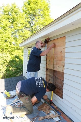 experienced contractor installing high-quality energy-efficient windows
