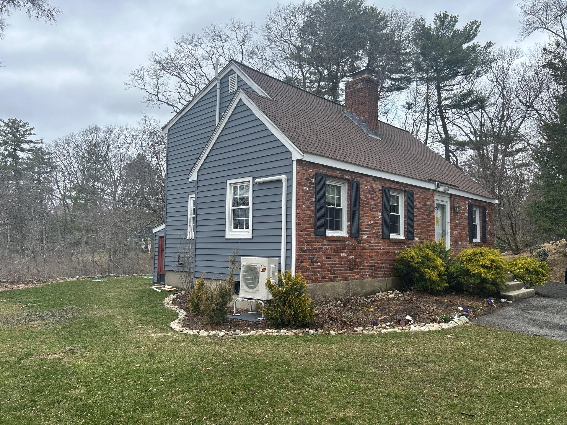 Installing vinyl siding in cold weather on Middlesex County Massachusetts home - insulated foam-backed siding for winter energy efficiency - temperature for installing vinyl siding - Coastal Windows